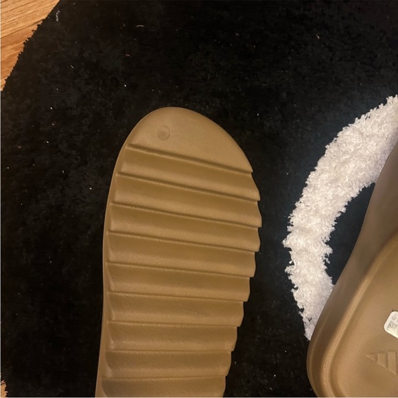 Authentic adidas Yeezy Slide Ochre - Picture 4 of 6